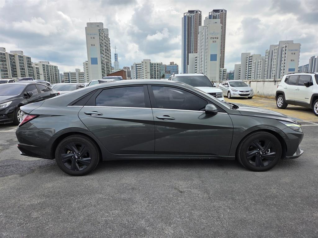 HYUNDAI Avante - Vista 5