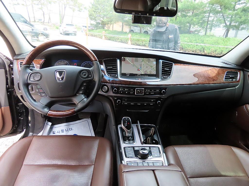 HYUNDAI Equus - Vista 7