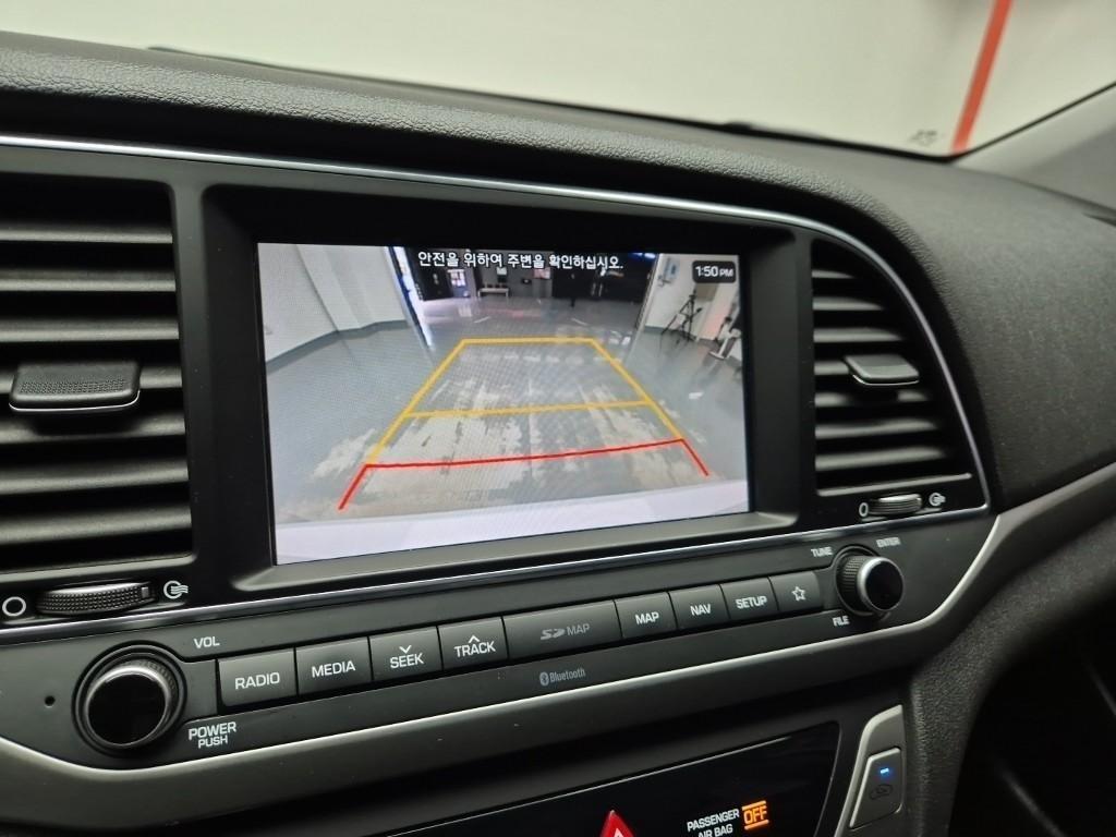HYUNDAI Avante - Vista 11