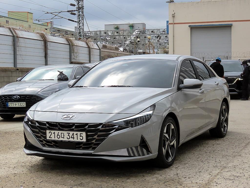 HYUNDAI Avante - Vista 2