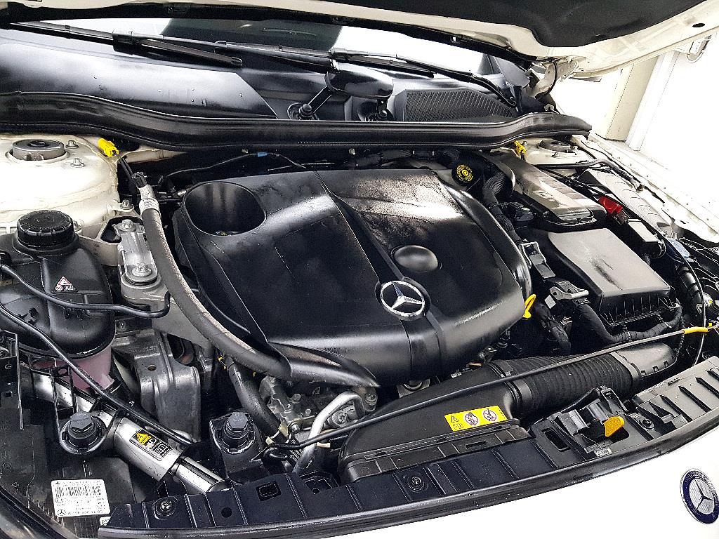 Mercedes Benz GLA Class - Vista 6