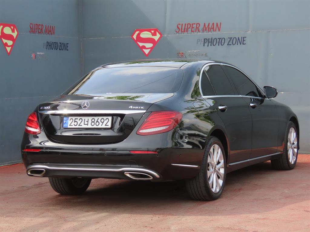 Mercedes Benz E class - Vista 5
