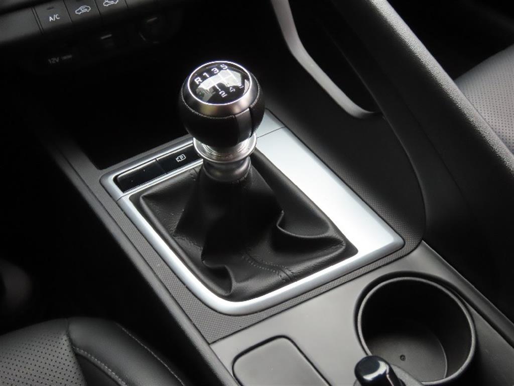HYUNDAI Avante - Vista 11
