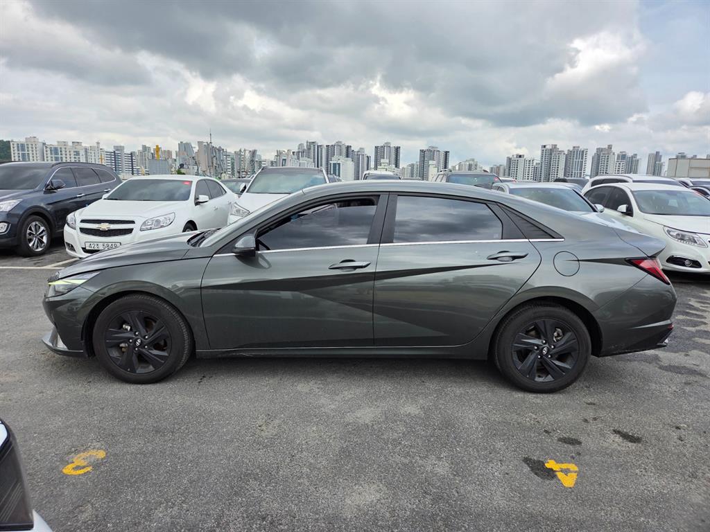 HYUNDAI Avante - Vista 3