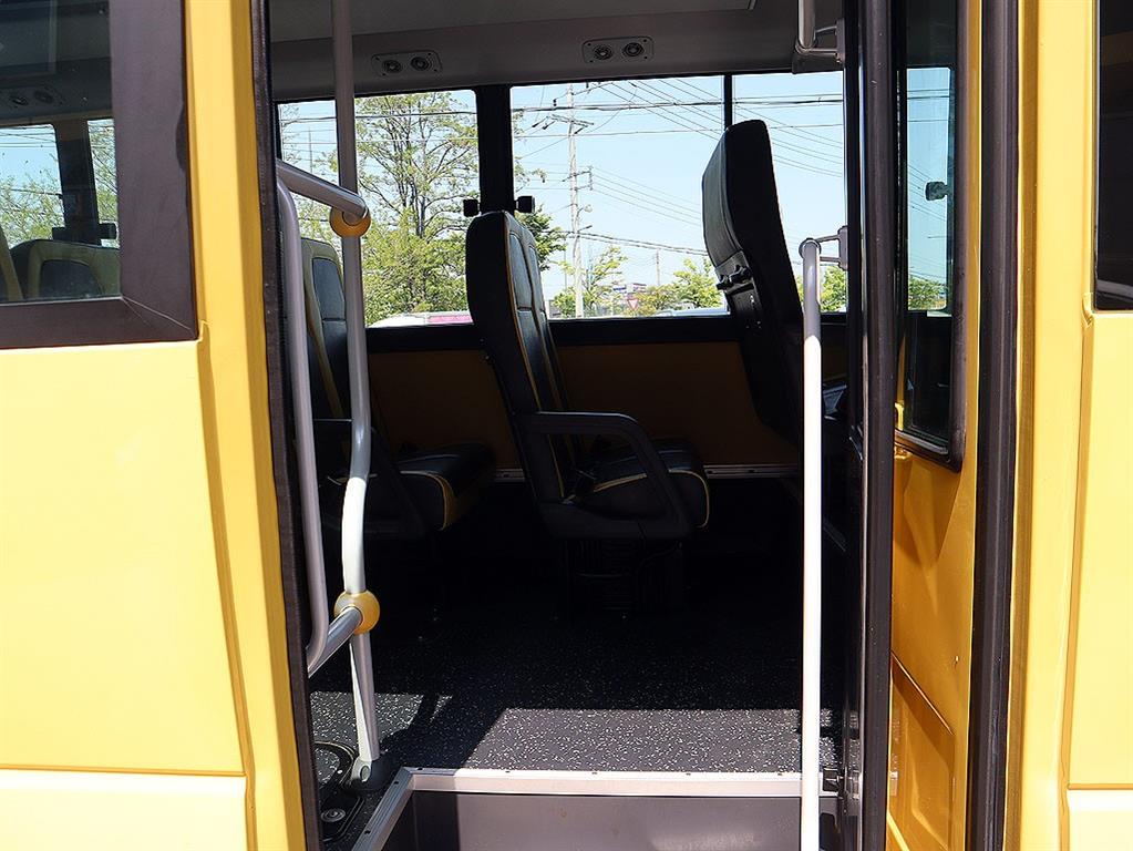 medium and large bus Hyundai bus - Vista 7