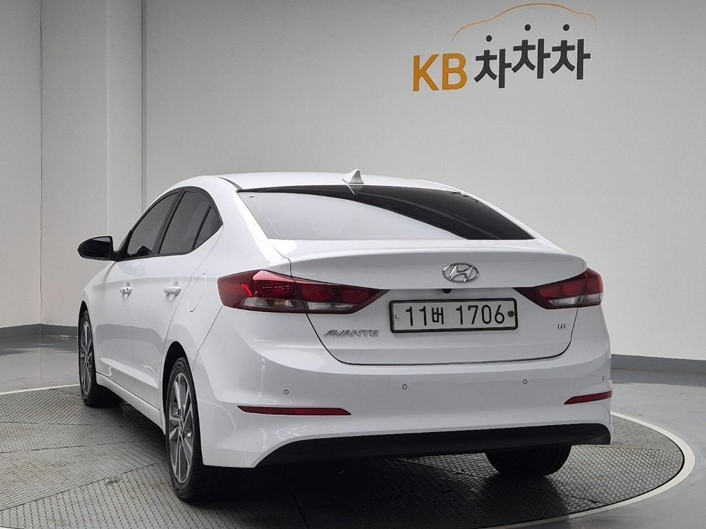 HYUNDAI Avante - Vista 4