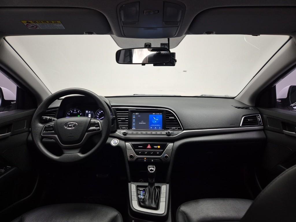 HYUNDAI Avante - Vista 7