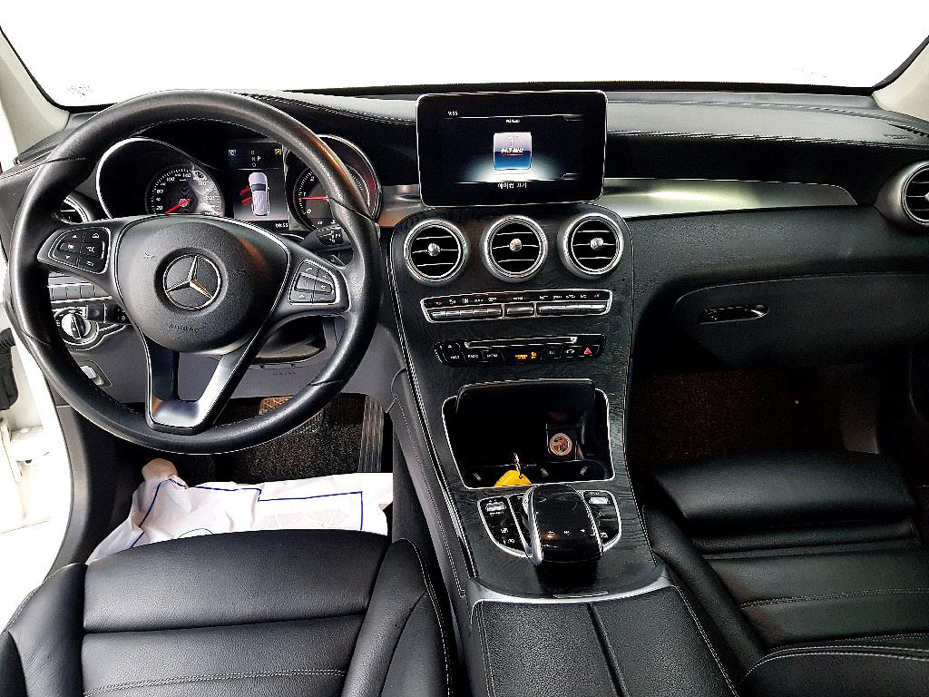 Mercedes Benz GLC Class - Vista 5