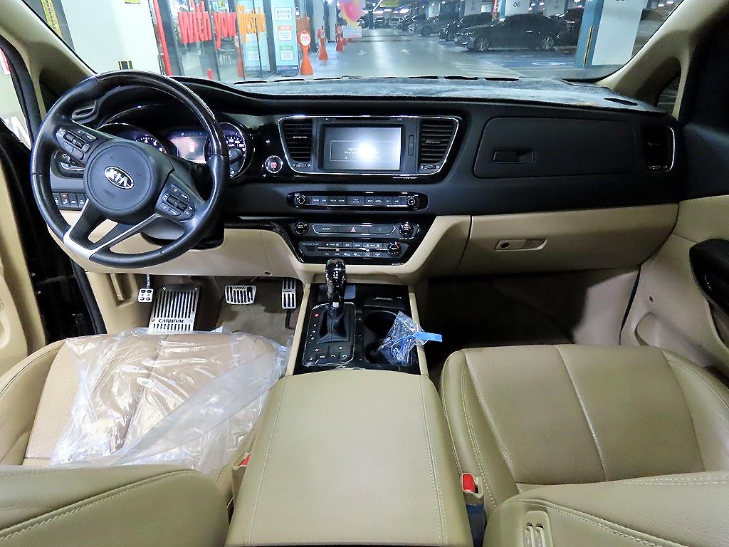 KIA Carnival - Vista 10