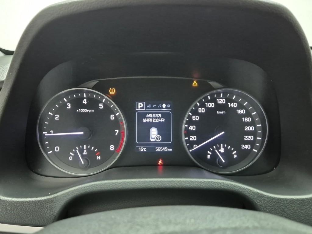 HYUNDAI Avante - Vista 5