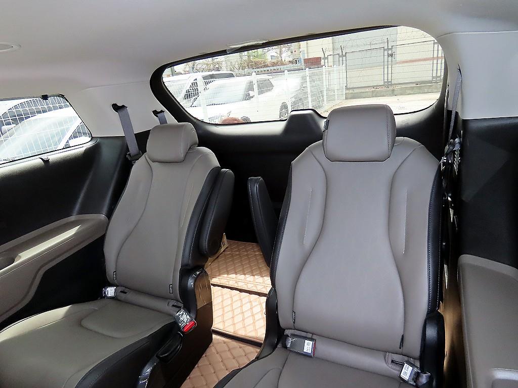 KIA Carnival - Vista 7