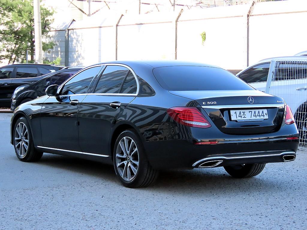 Mercedes Benz E class - Vista 3