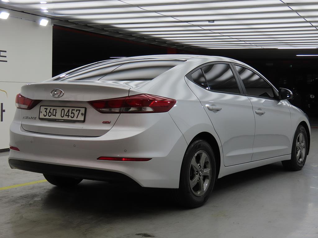 HYUNDAI Avante - Vista 3