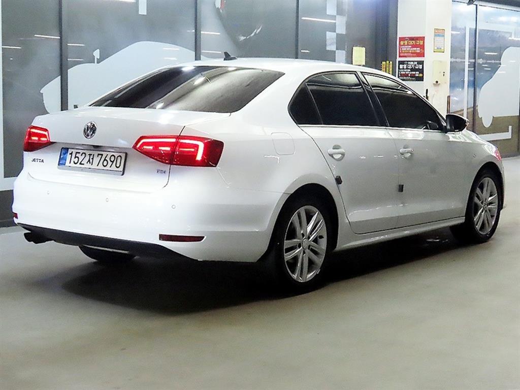 Volkswagen Jetta - Vista 4