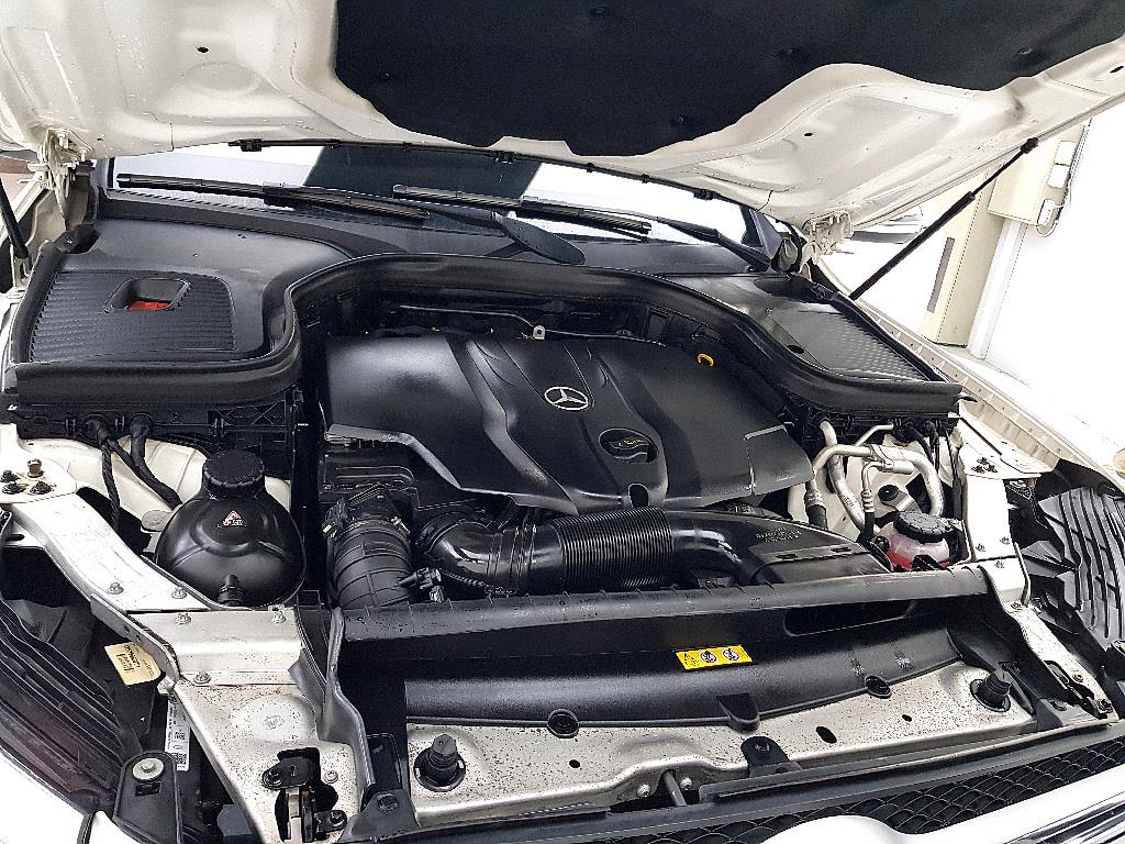 Mercedes Benz GLC Class - Vista 6