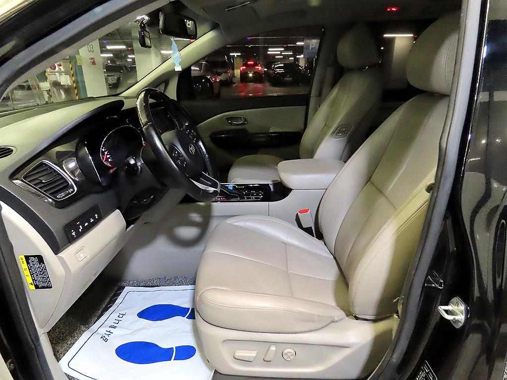 KIA Carnival - Vista 6