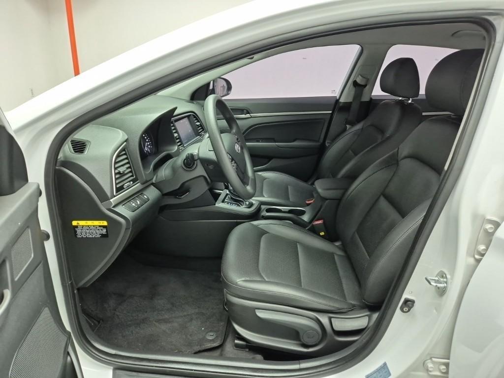 HYUNDAI Avante - Vista 8