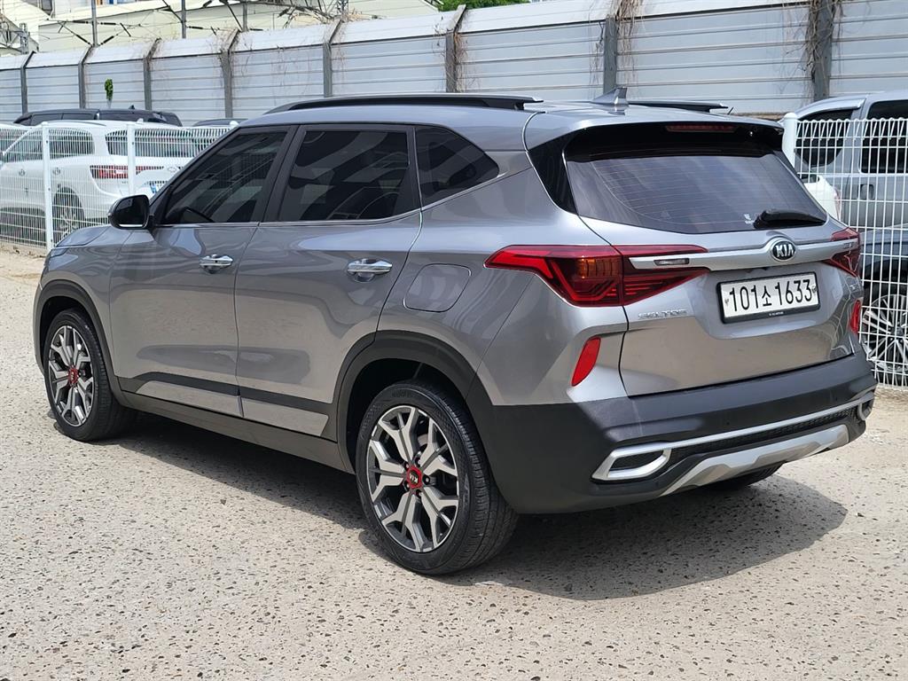 KIA Seltos - Vista 3