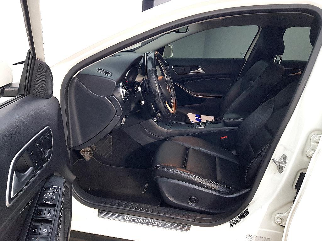 Mercedes Benz GLA Class - Vista 8