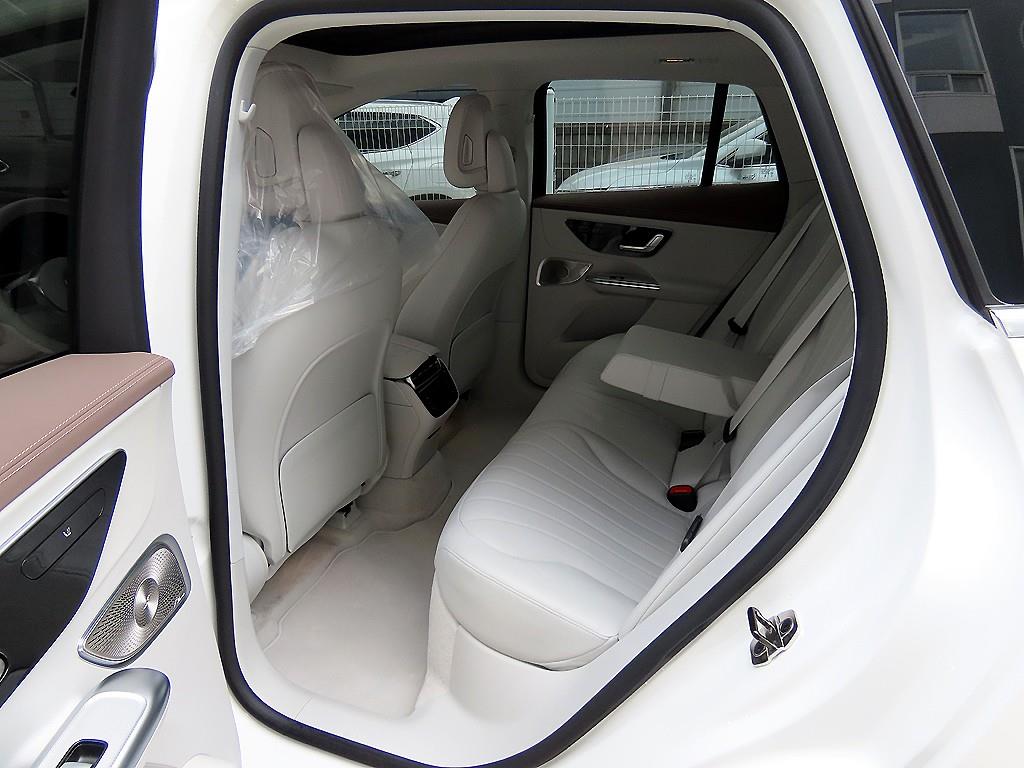 Mercedes Benz EQE - Vista 6