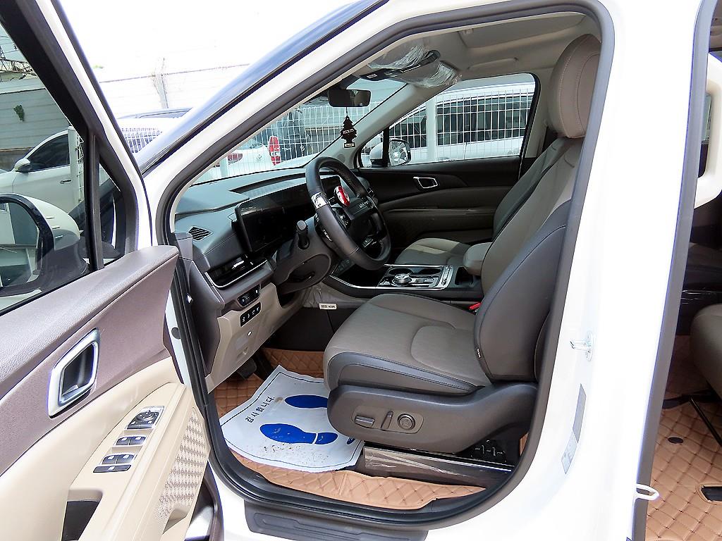 KIA Carnival - Vista 5