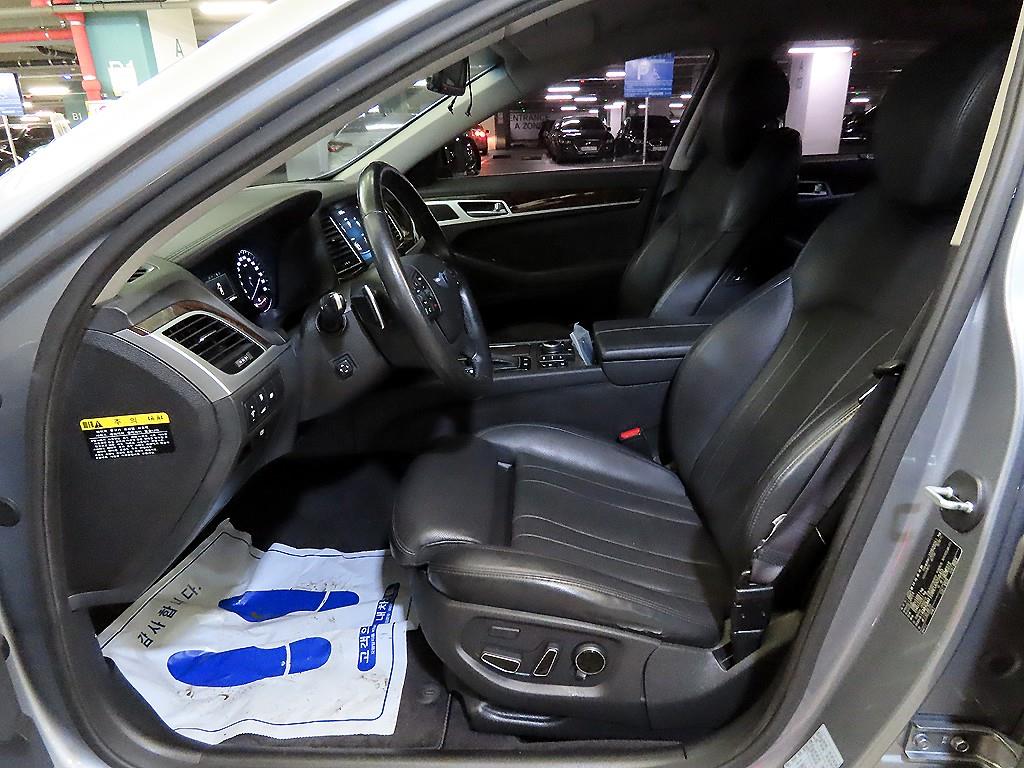 HYUNDAI Genesis - Vista 6