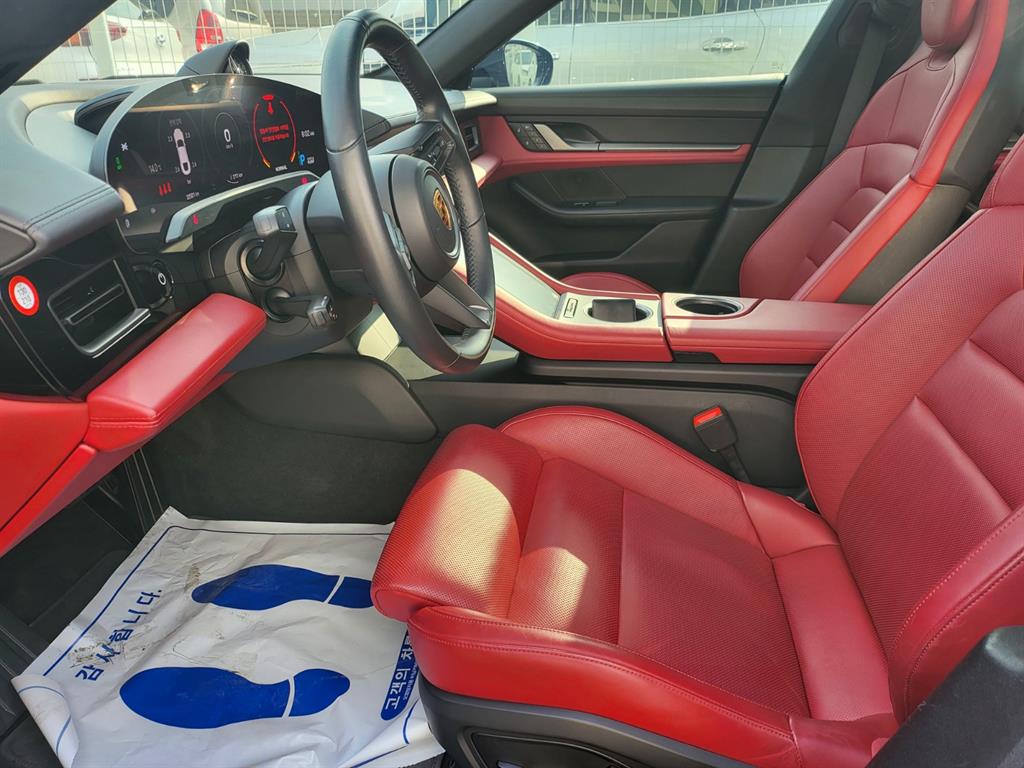 Porsche Taycan - Vista 5