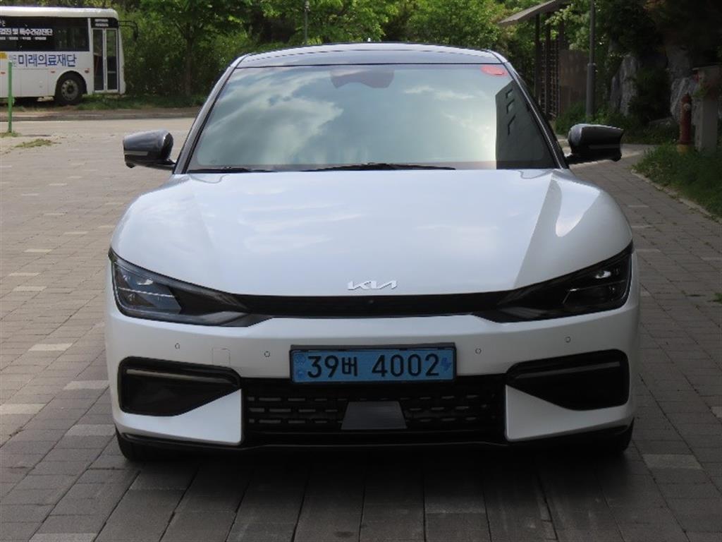 KIA EV6 2023 Blanco - Importación desde Corea - HF Imports Iquique - Foto 1