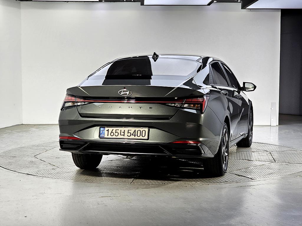 HYUNDAI Avante - Vista 3