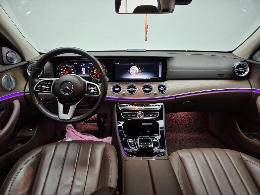 Mercedes Benz E class - Vista 7