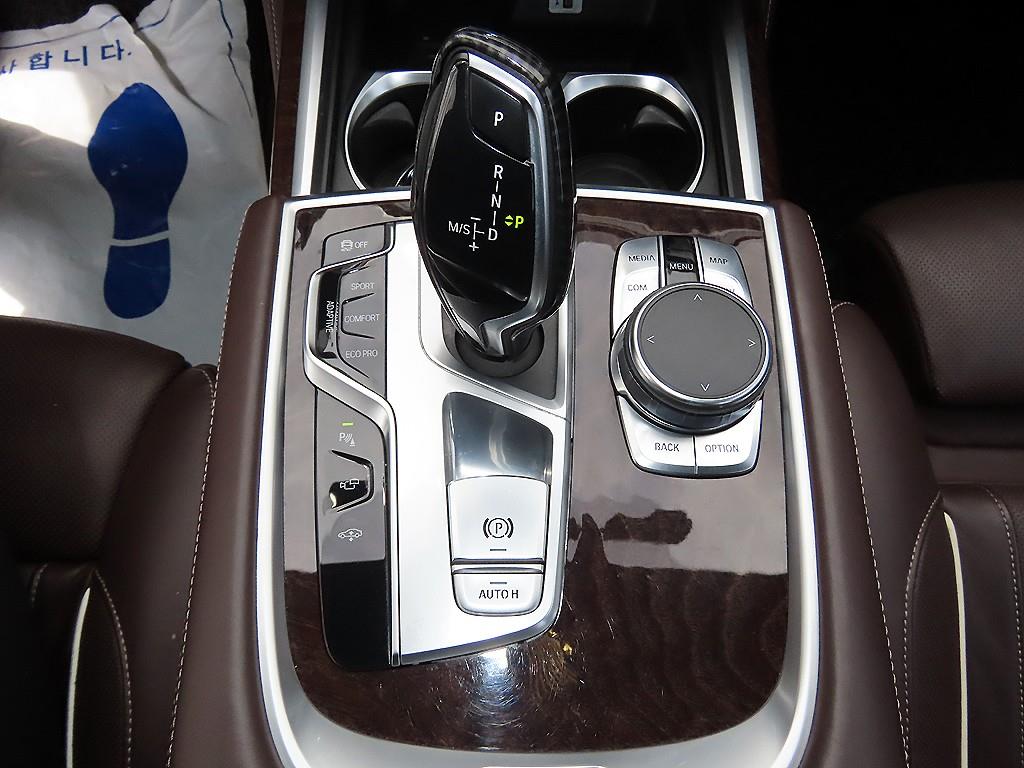 BMW 7 Series - Vista 11