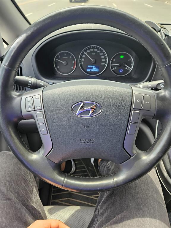 HYUNDAI Starex - Vista 4