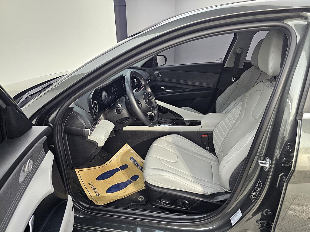 HYUNDAI Avante - Vista 8