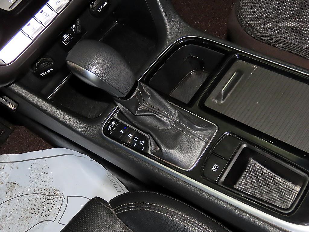 HYUNDAI Sonata - Vista 12
