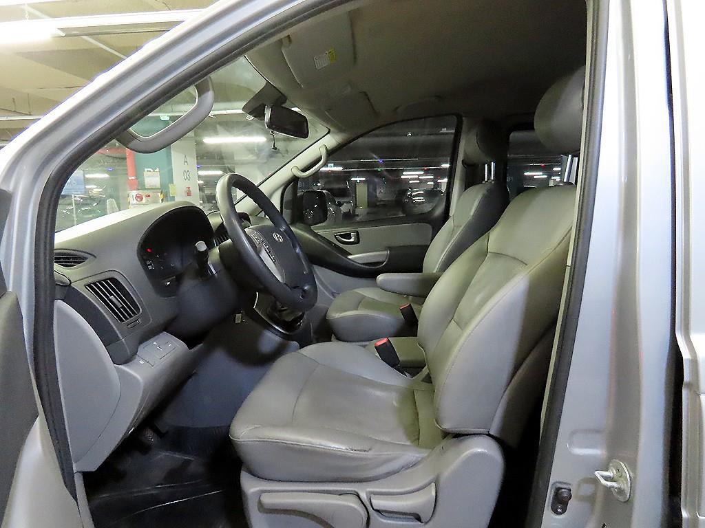 HYUNDAI Starex - Vista 6