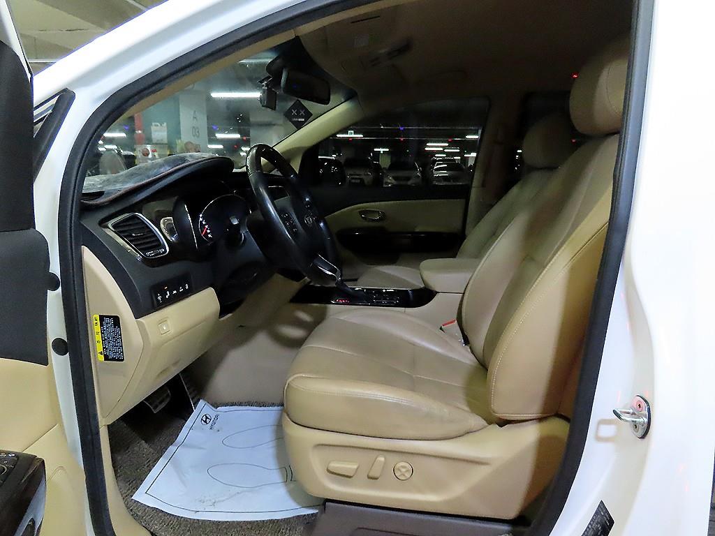 KIA Carnival - Vista 6
