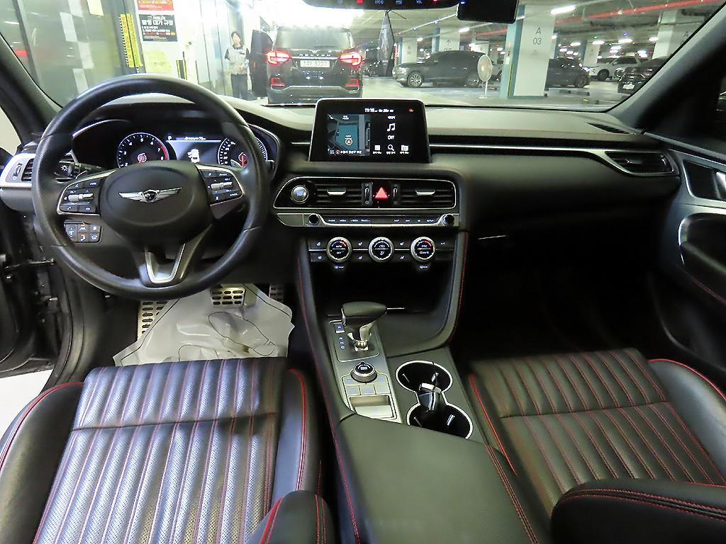 Genesis G70 - Vista 10