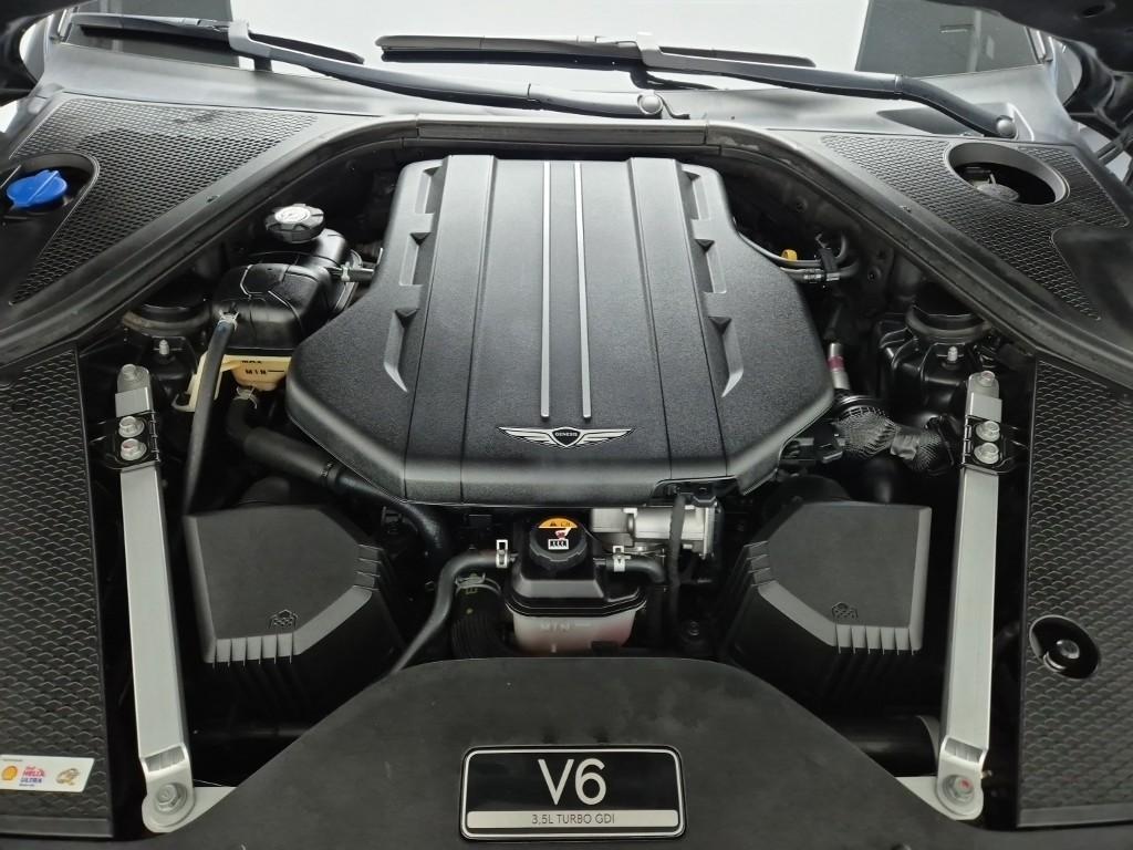 Genesis G90 - Vista 5