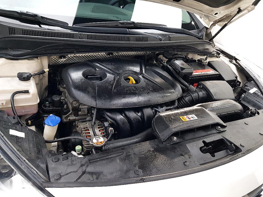 HYUNDAI i40 - Vista 6