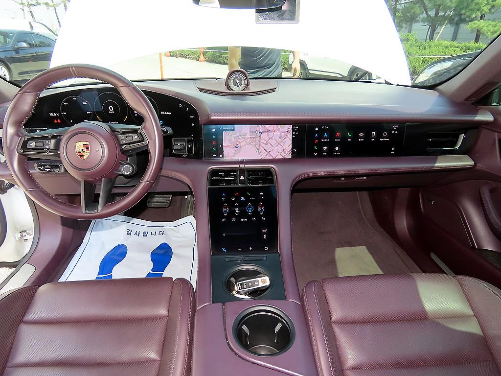 Porsche Taycan - Vista 7