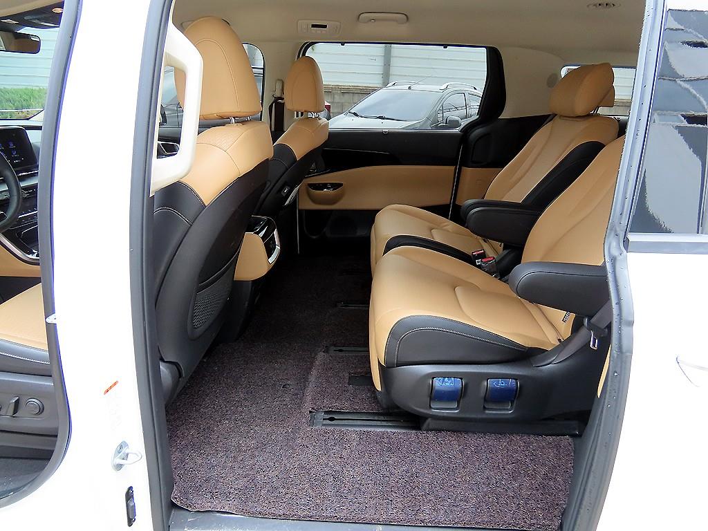 KIA Carnival - Vista 6