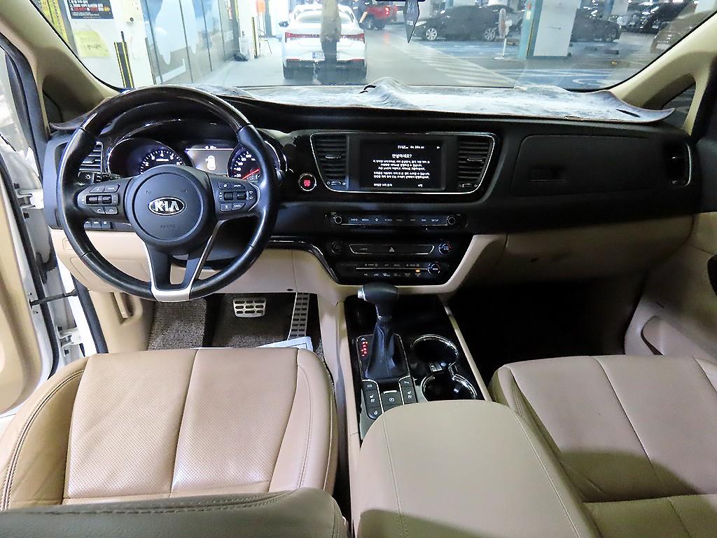 KIA Carnival - Vista 10