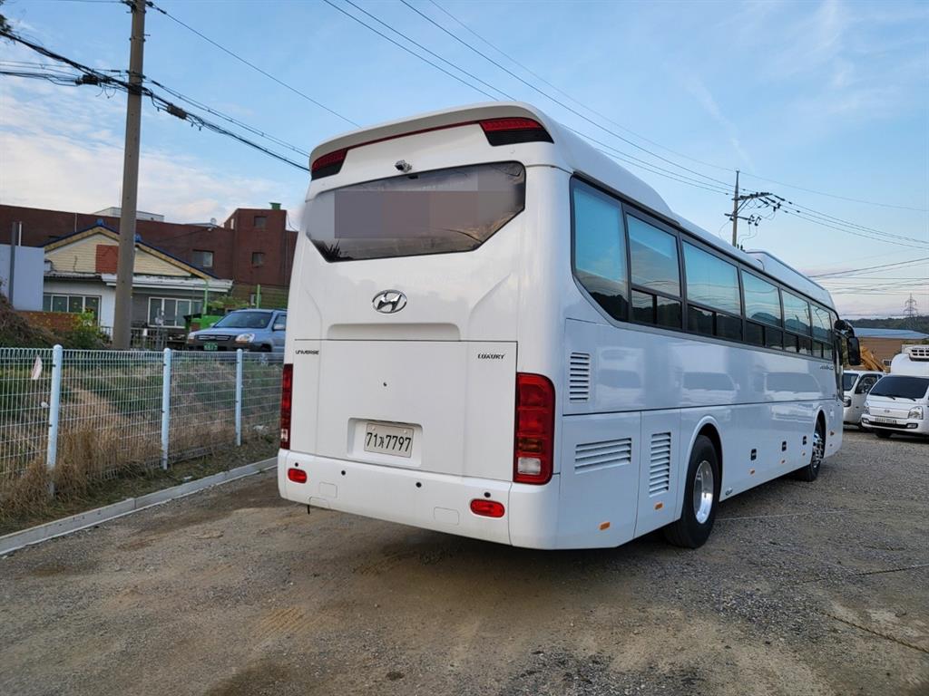 medium and large bus Medium-sized Hyundai Bus - Vista 6