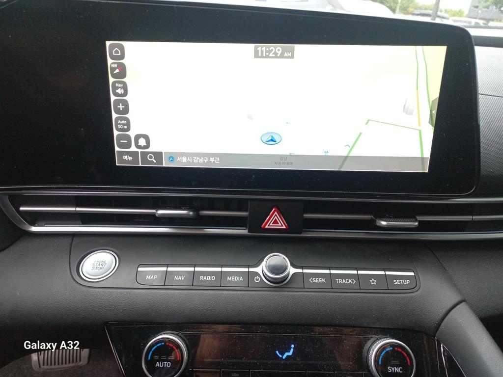 HYUNDAI Avante - Vista 12