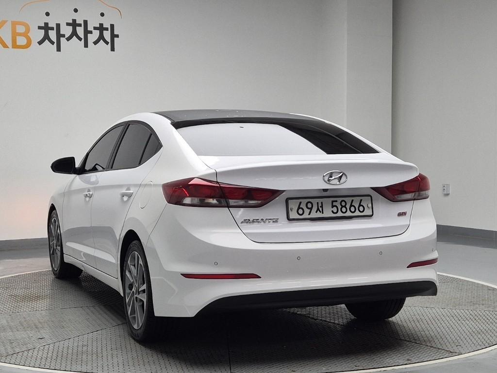 HYUNDAI Avante - Vista 2