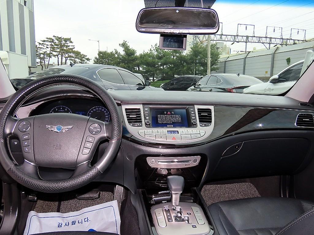 HYUNDAI Genesis - Vista 7