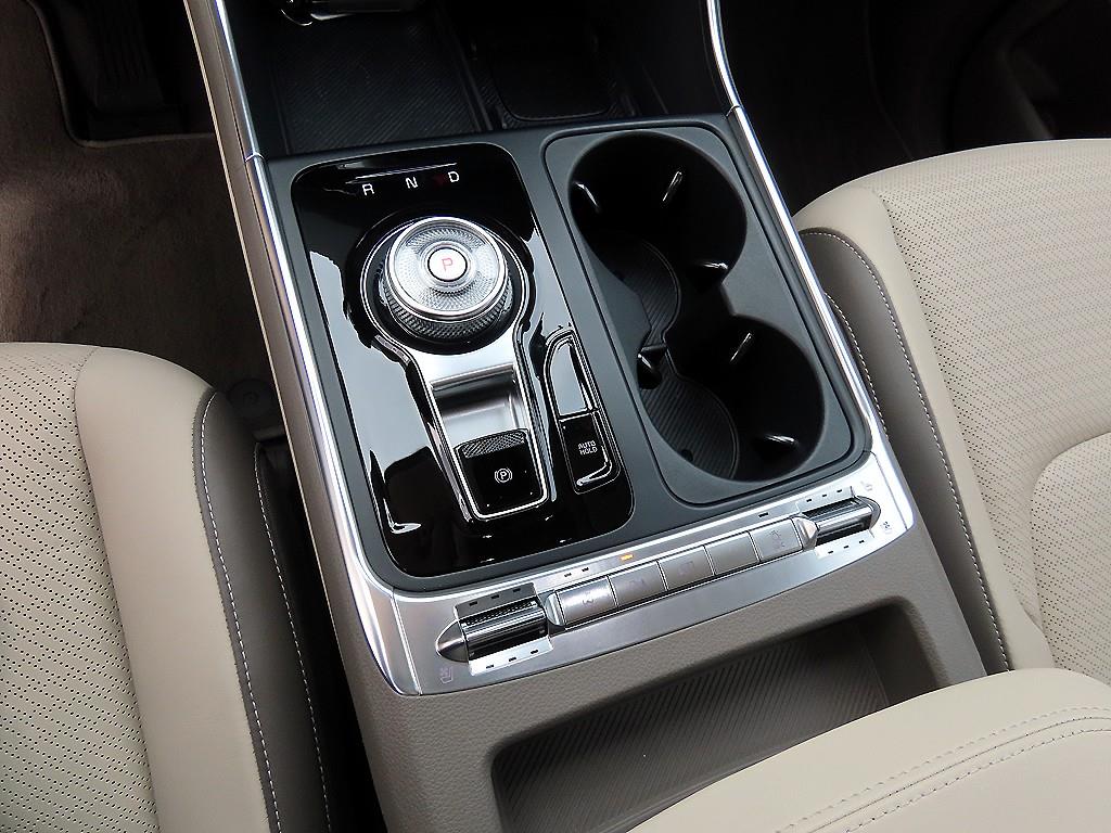 KIA Carnival - Vista 11