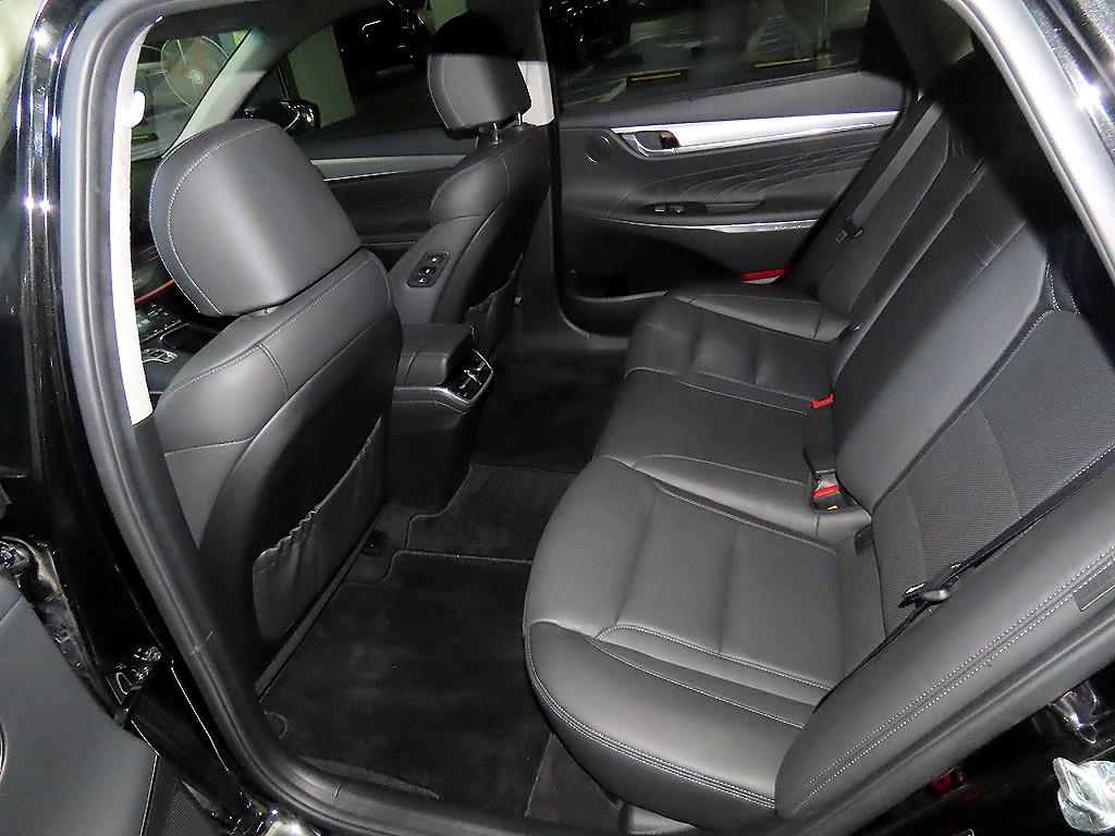 HYUNDAI Grandeur - Vista 7