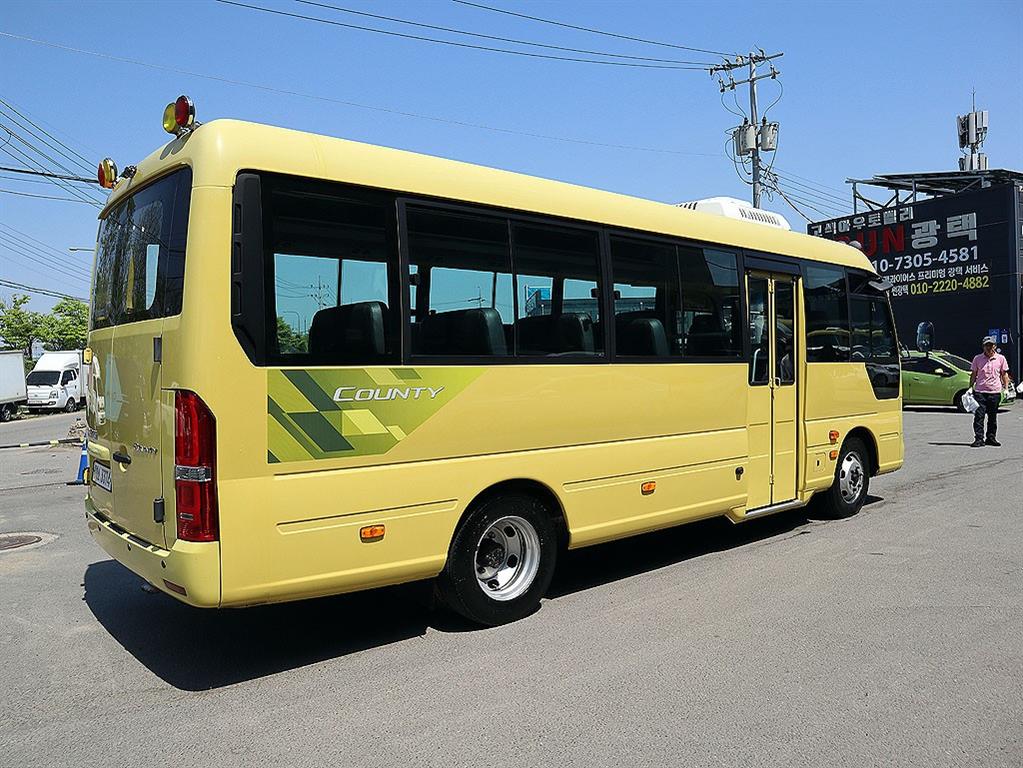 medium and large bus Hyundai bus - Vista 3