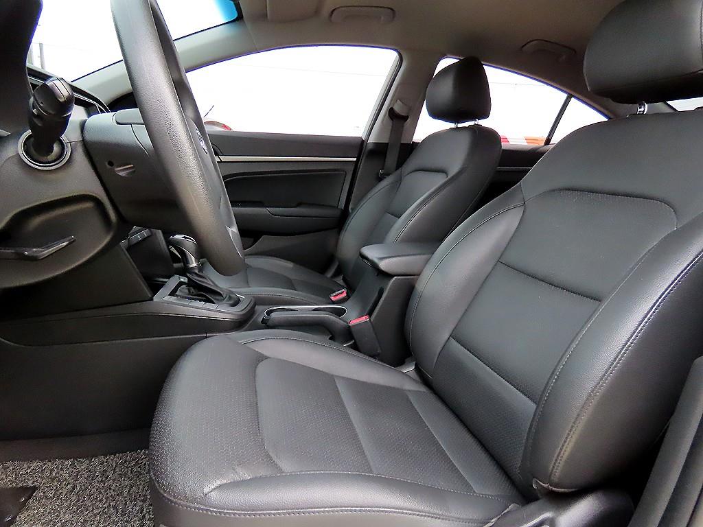 HYUNDAI Avante - Vista 5